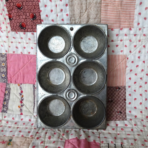 CUTE Toy Metal Baking Biscuit Tin , Six Cup, Cupcake Muffin Pan, Vintage 1920s Circle Brand, For Dolls or Farmhouse Décor
