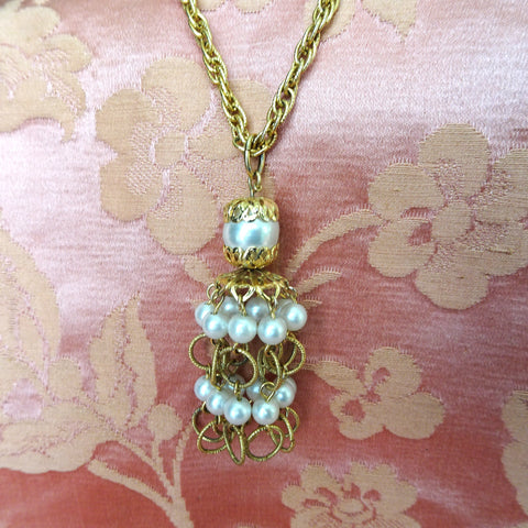 LOVELY Tassel Pendant Necklace, Unique Design, Gold Tone Metal and Faux Pearls, Mid Century Design, Collectible Vintage Jewelry