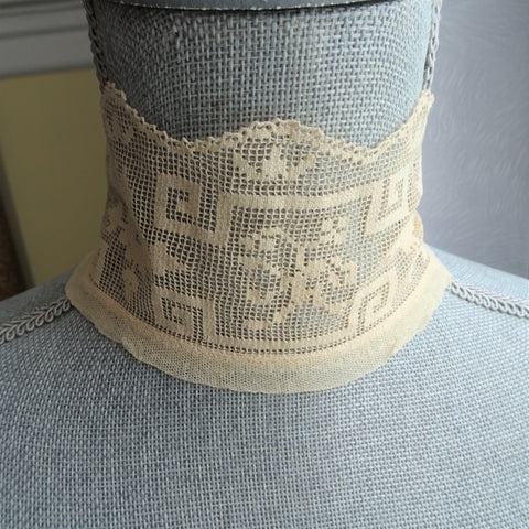 FINEST Filet Lace Edwardian Collar