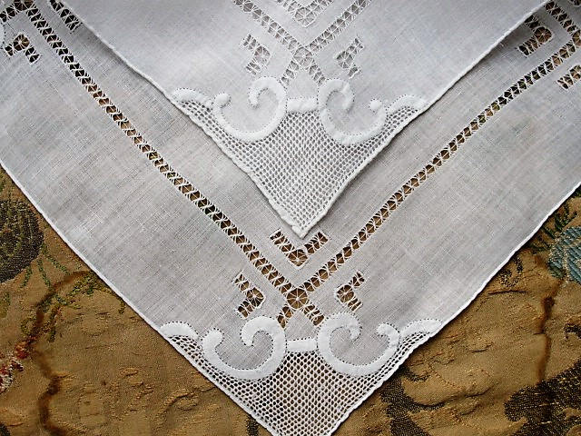 Lovely Vintage WEDDING HANDKERCHIEF, Deco Drawn Thread Hanky,Gorgeous Bridal Hankie,Lovely Drawnthread,Applique Work,Collectible Hankies