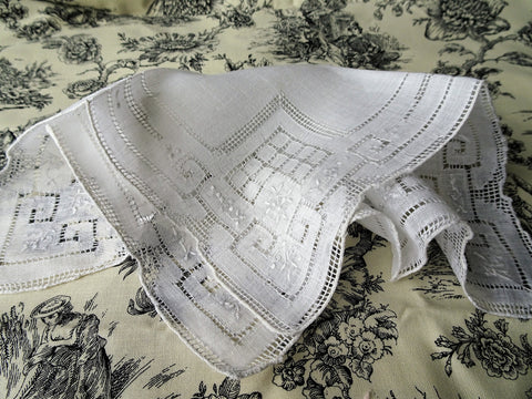 VINTAGE Wedding Handkerchief,Art Deco Drawn Thread and Embroidery,Beautiful Bridal Hankie,Stunning Madeira Linen,Collectible vintage Hankies