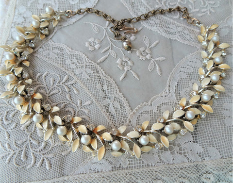 BEAUTIFUL Vintage Necklace, Perfect Bridal Necklace, Enamel, Pearls and Rhinestones, Lovely Vintage Necklace, Collectible Vintage Jewelry